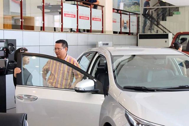 Những mẫu ô tô nào đang giảm giá, giảm bao nhiêu?