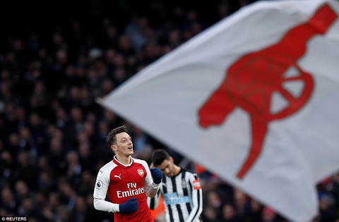 Alexis Sanchez - Mesut Ozil: Kẻ đứng sau cơn khô hạn của Arsenal