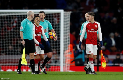 Alexis Sanchez - Mesut Ozil: Kẻ đứng sau cơn khô hạn của Arsenal