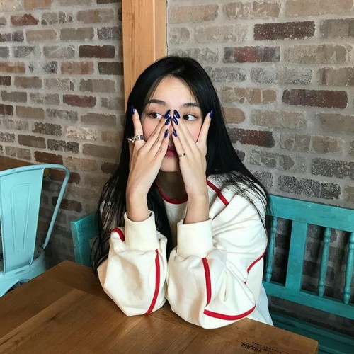 Hỏi vì sao bạn gái ăn uống luôn mồm, chàng trai nhận được câu trả lời còn choáng hơn