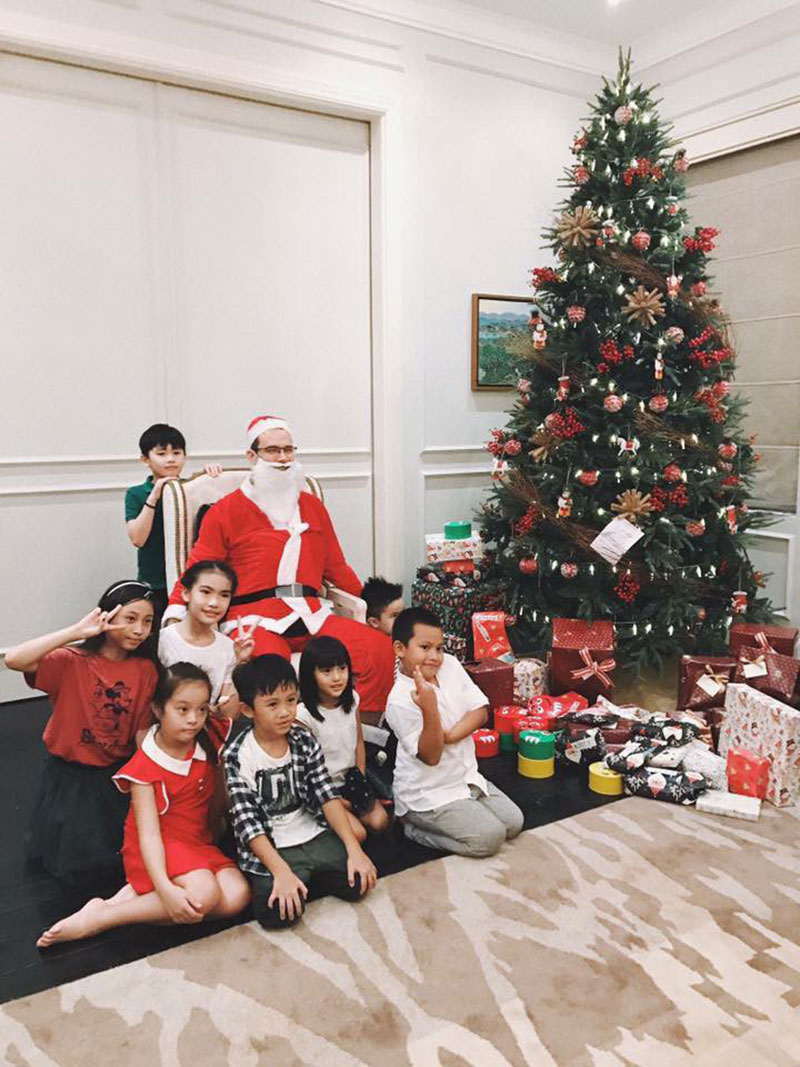 Tăng Thanh Hà và hội bạn tri kỷ tổ chức tiệc Giáng sinh sớm cho các con