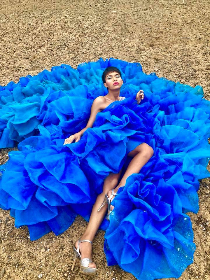 Quần áo từ lá cây và rác thải của người chuyển giới Thái Lan gây sốt