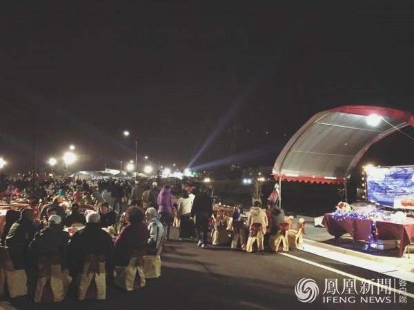 Đám cưới khủng dịp cuối năm: Chi gần 3 tỷ đồng, bày 600 mâm cỗ giữa đường quốc lộ