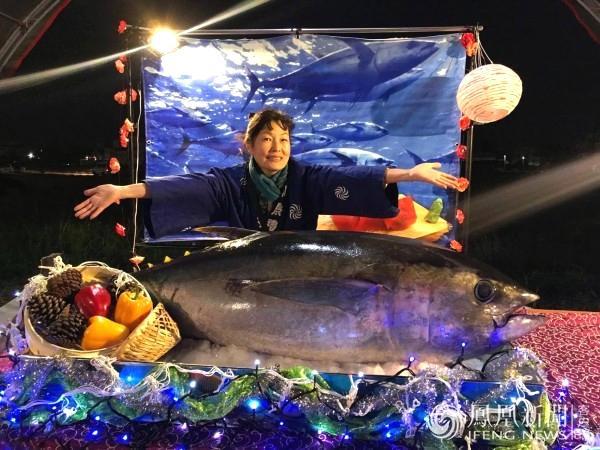 Đám cưới khủng dịp cuối năm: Chi gần 3 tỷ đồng, bày 600 mâm cỗ giữa đường quốc lộ