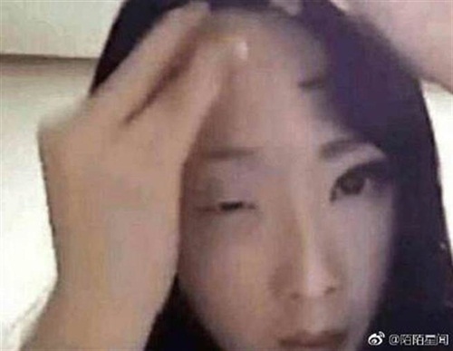 Hot girl bỏ lớp trang điểm, 700.000 fan lập tức bỏ theo dõi Hot girl bỏ lớp trang điểm, 700.000 fan lập tức bỏ theo dõi