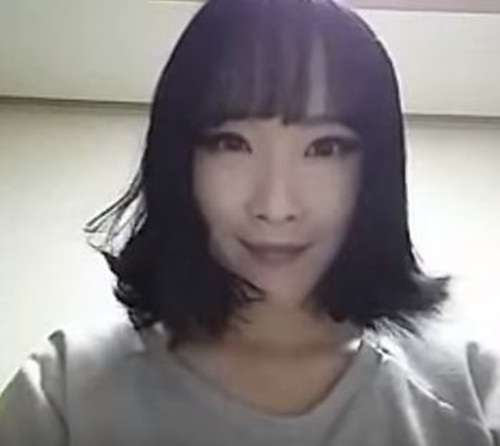 Hot girl bỏ lớp trang điểm, 700.000 fan lập tức bỏ theo dõi Hot girl bỏ lớp trang điểm, 700.000 fan lập tức bỏ theo dõi