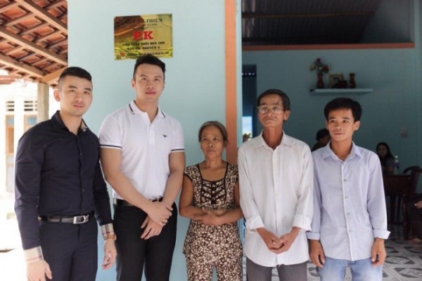 Cư dân mạng đặt nghi vấn bạn đời của ‘soái ca Đà Nẵng’ là shark Lê Đăng Khoa