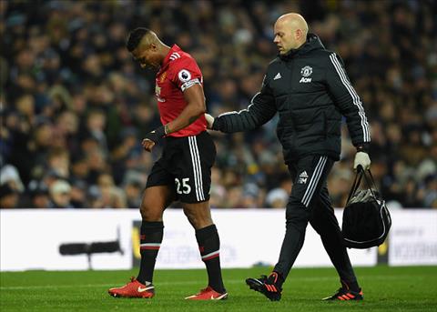 Man Utd trả giá đắt cho chiến thắng West Brom