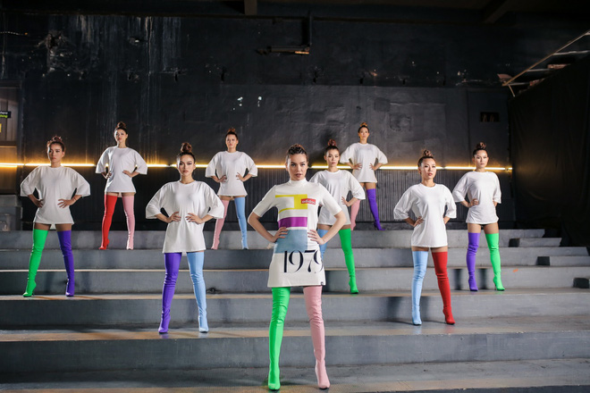 Lấn át hết mọi loại khác, boots cao đến đầu gối trở thành món đồ được diện nhiều nhất trong mùa đông năm nay