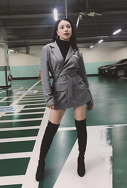 Lấn át hết mọi loại khác, boots cao đến đầu gối trở thành món đồ được diện nhiều nhất trong mùa đông năm nay