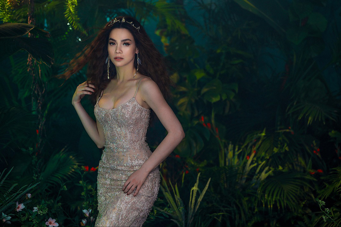 Hồ Ngọc Hà diện váy dạ hội làm nữ thần trong vườn địa đàng