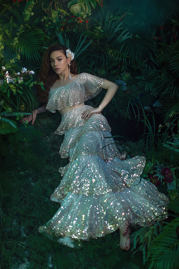 Hồ Ngọc Hà diện váy dạ hội làm nữ thần trong vườn địa đàng