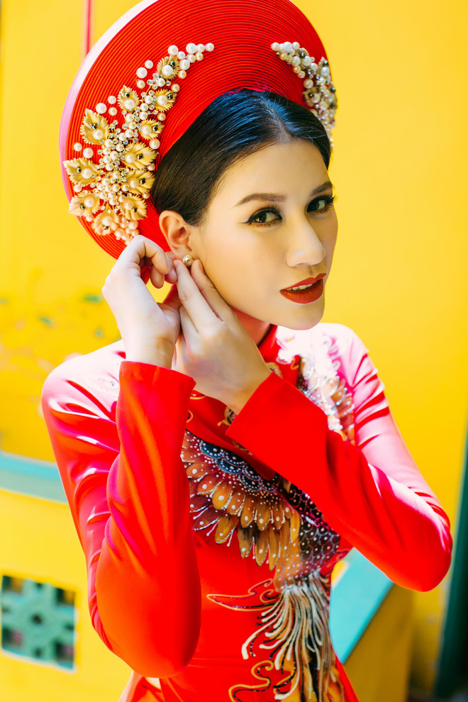 Trang Trần hạnh phúc khi được ông xã Việt kiều ôm hôn tình cảm Trang Trần hạnh phúc khi được ông xã Việt kiều ôm hôn tình cảm