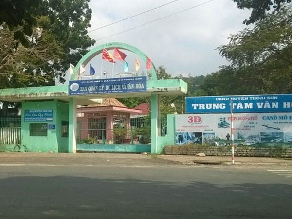 Đâm chết bạn tình rồi nhảy xuống núi Sập tự tử