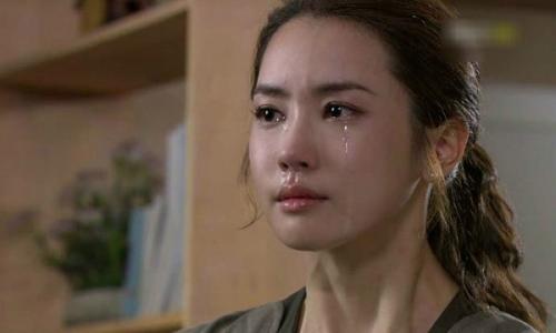 Thấy con trai ngoại tình, bố chồng nói những câu khiến nàng dâu rơi nước mắt