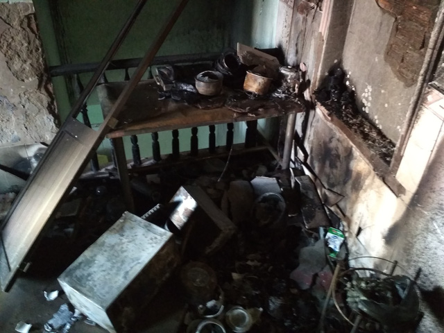 Hơn 200 cảnh sát trắng đêm vật lộn với đám cháy kinh hoàng