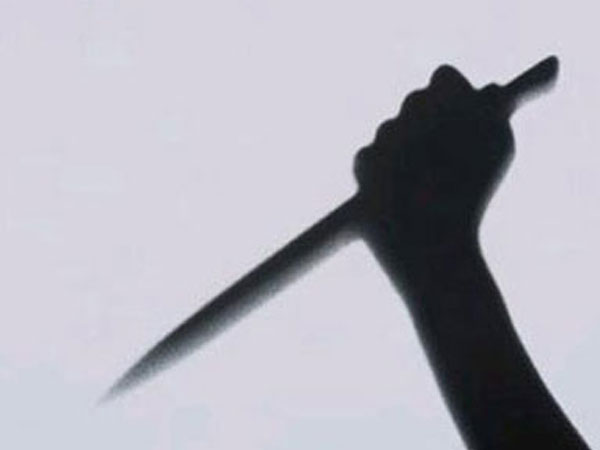 Người phụ nữ ra đầu thú sau khi đâm chết bạn nhậu của chồng