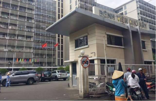 Nhân viên điện lực nhảy từ lầu 10 Bệnh viện Chợ Rẫy xuống đất tử vong