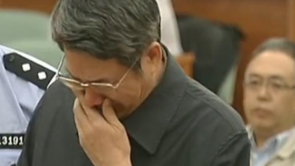 Quan Trung Quốc nổi tiếng tằn tiện, hóa ra ăn hối lộ trăm tỉ, quan hệ bất chính