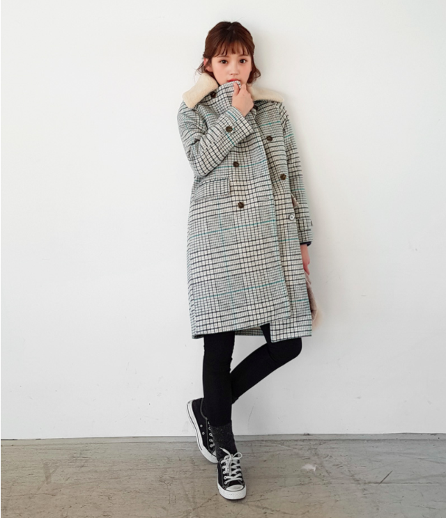 Chính xác thì đây là chiếc áo khoác dáng dài được các chị em nhiệt tình săn đón trong mùa lạnh này