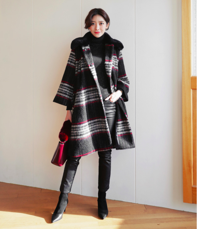 Chính xác thì đây là chiếc áo khoác dáng dài được các chị em nhiệt tình săn đón trong mùa lạnh này