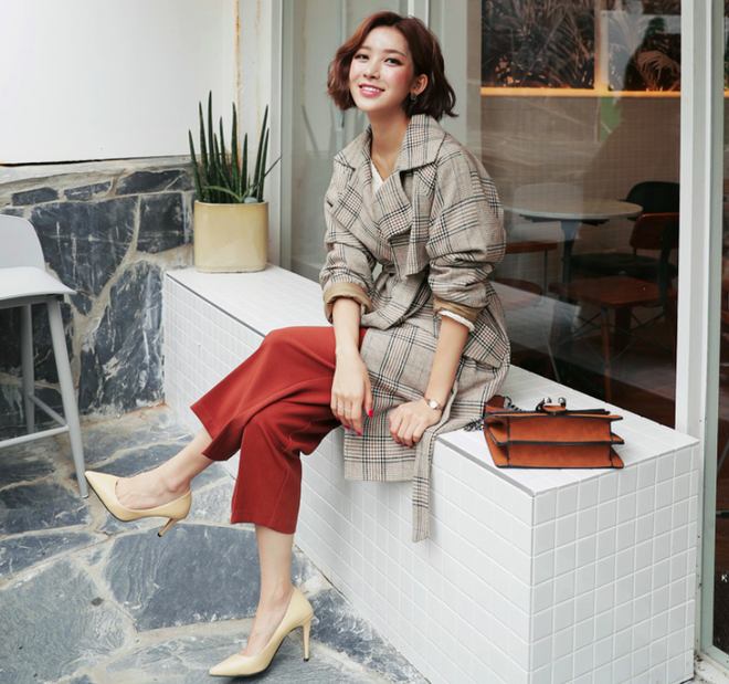 Chính xác thì đây là chiếc áo khoác dáng dài được các chị em nhiệt tình săn đón trong mùa lạnh này