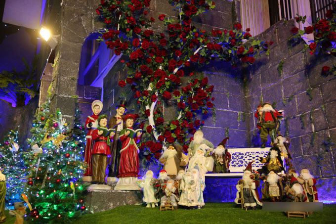 Biệt thự của Đàm Vĩnh Hưng lung linh sau trang trí Noel Biệt thự của Đàm Vĩnh Hưng lung linh sau trang trí Noel