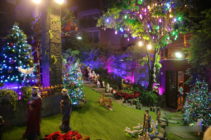Biệt thự của Đàm Vĩnh Hưng lung linh sau trang trí Noel