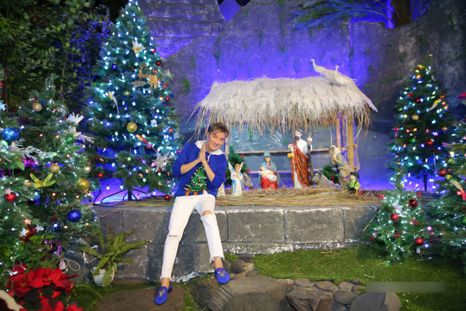 Biệt thự của Đàm Vĩnh Hưng lung linh sau trang trí Noel Biệt thự của Đàm Vĩnh Hưng lung linh sau trang trí Noel