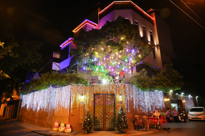 Biệt thự của Đàm Vĩnh Hưng lung linh sau trang trí Noel