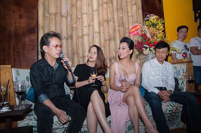 Tuổi 70, nhạc sĩ Đức Huy sắp đón con gái thứ 2 cùng vợ kém 44 tuổi Tuổi 70, nhạc sĩ Đức Huy sắp đón con gái thứ 2 cùng vợ kém 44 tuổi