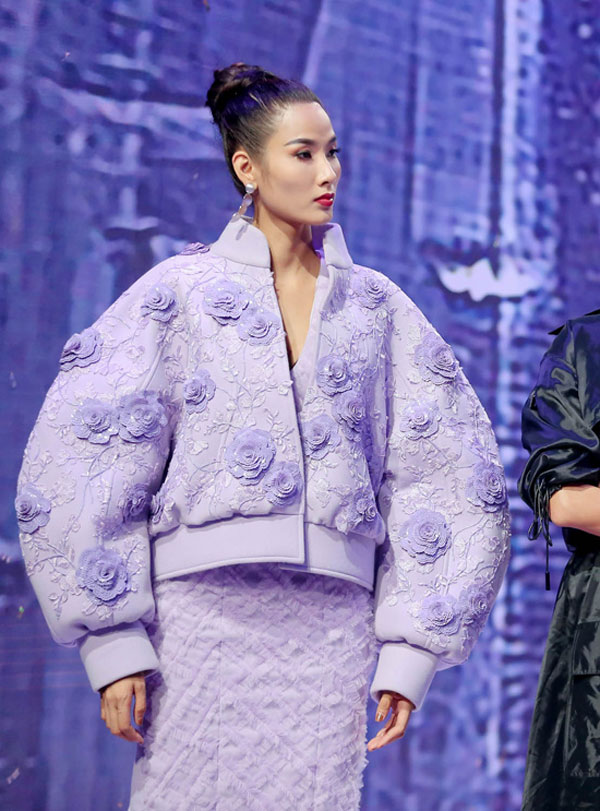 15 bộ trang phục khiến sao Việt mất điểm trong năm 2017