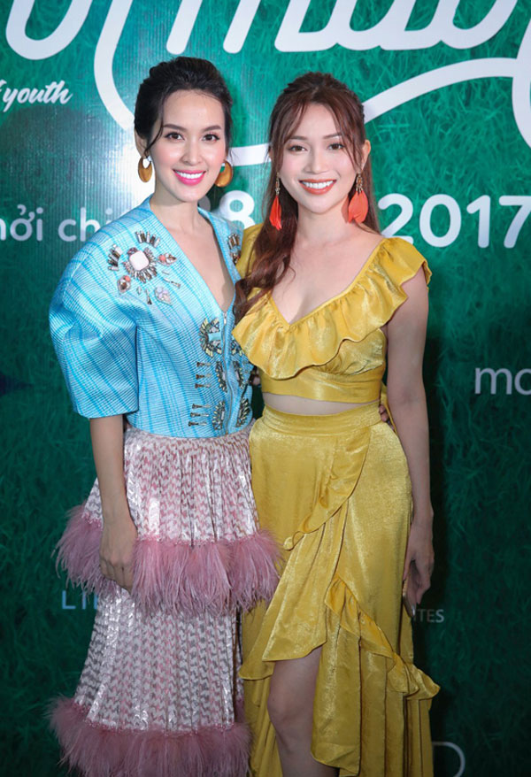 15 bộ trang phục khiến sao Việt mất điểm trong năm 2017