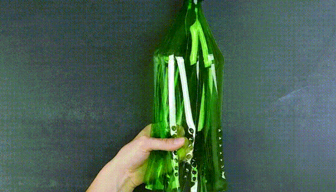 3 cách tự làm cây thông Noel mini cực đẹp tại nhà chỉ từ đồ nhựa tái chế