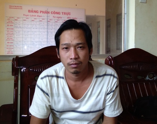 Xâm hại bé gái 13 tuổi bên cạnh ông nội ngủ say