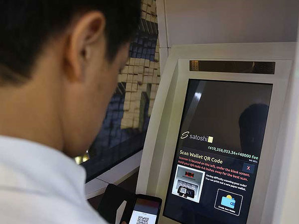 Xô đổ mọi kỷ lục, tiền ảo ra vỉa hè