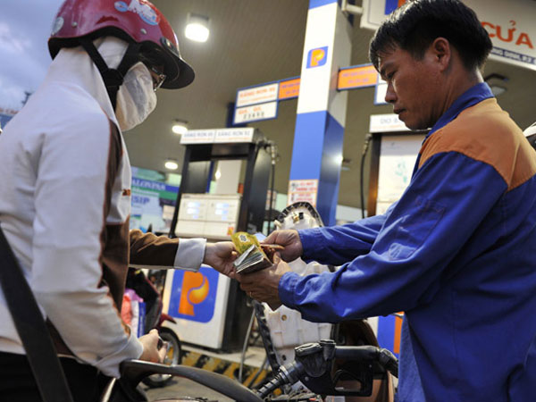 Giá xăng ngày mai có thể tiếp tục được kìm Giá xăng ngày mai có thể tiếp tục được kìm