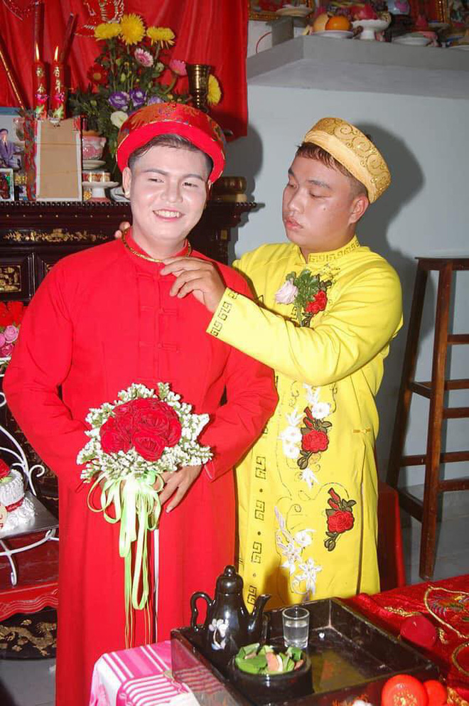 Cặp đôi đồng tính nam gây xôn xao với đám cưới hạnh phúc sau 6 năm hẹn hò Cặp đôi đồng tính nam gây xôn xao với đám cưới hạnh phúc sau 6 năm hẹn hò