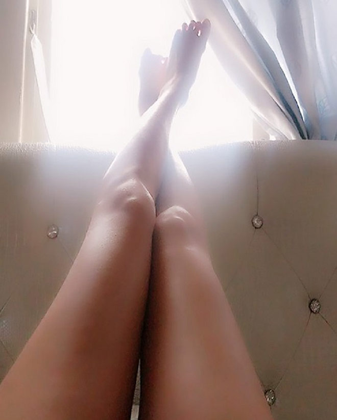 Ngắm không rời mắt hot girl chân dài mét mốt