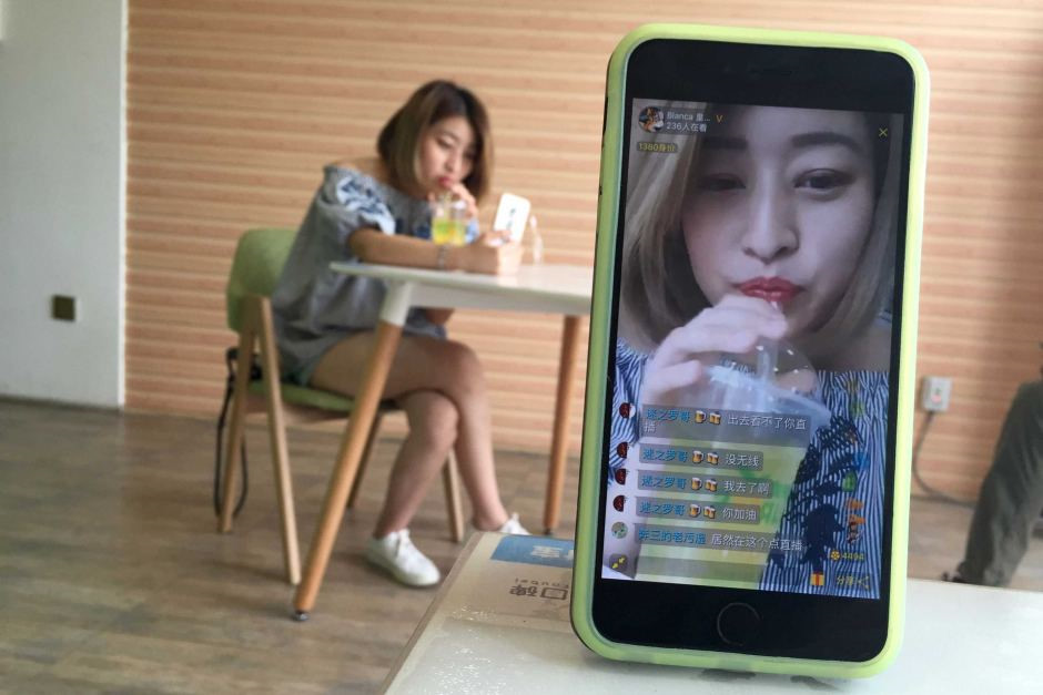 Đằng sau vẻ hào nhoáng từ nghề kiếm chục nghìn đô tại Trung Quốc