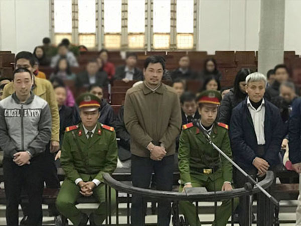 Hai lãnh đạo ngân hàng rút 3.900 tỷ cho công ty sân sau vay