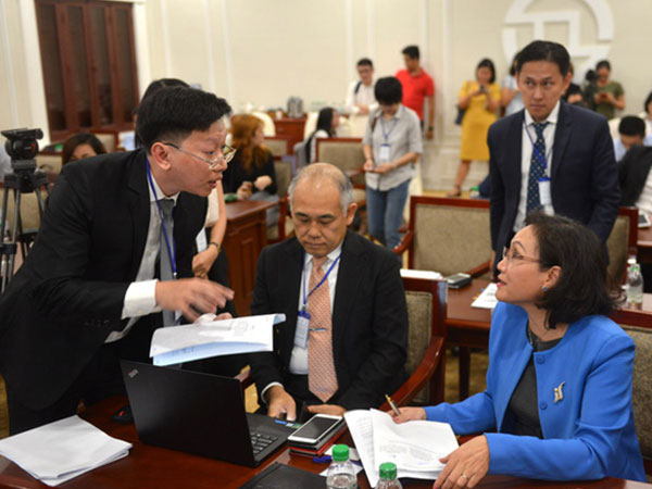 Bia Sài Gòn về tay tỉ phú Thái, cổ phiếu SAB liên tục lao dốc