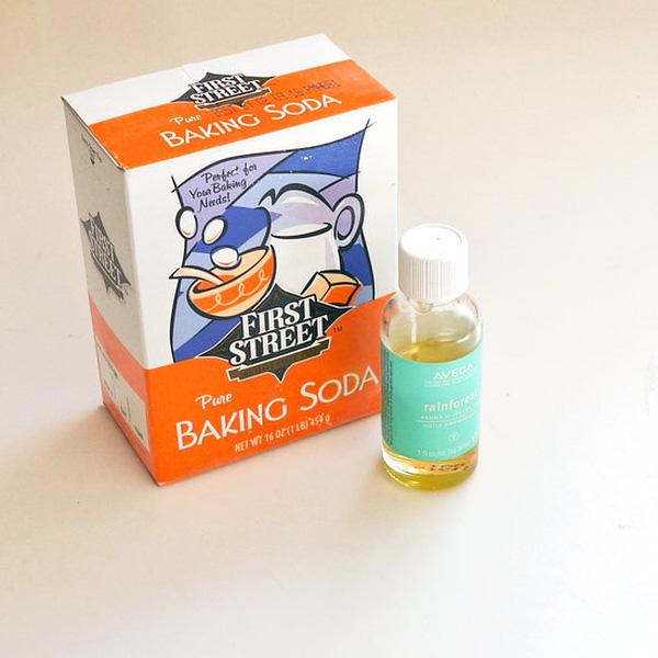 Nhiều chị em hay rắc bột baking soda lên chăn đệm, hóa ra đây là lý do không ngờ Nhiều chị em hay rắc bột baking soda lên chăn đệm, hóa ra đây là lý do không ngờ
