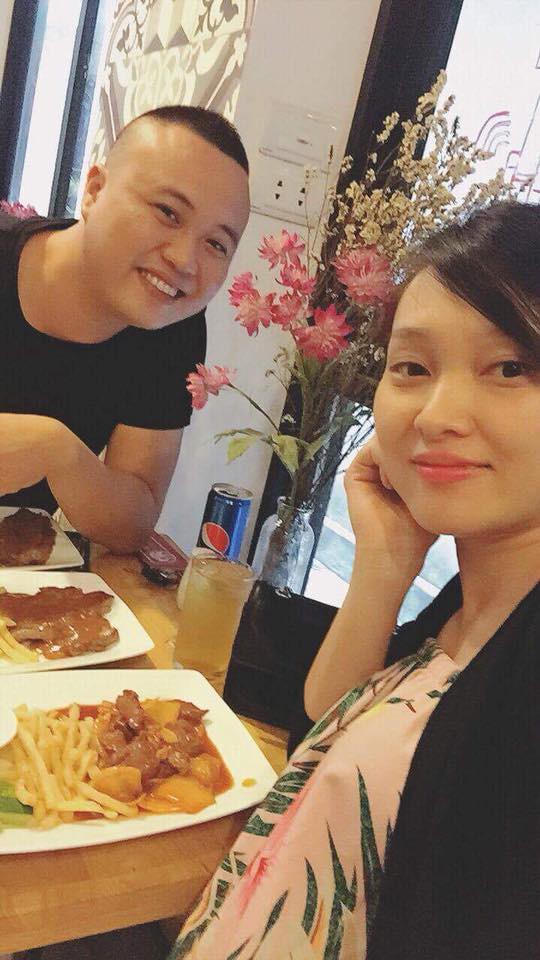 Hết năm đến nơi, bao chị em vẫn đang ế, nhìn chồng người ta massage cho con mà phấn đấu cưới nhanh này!