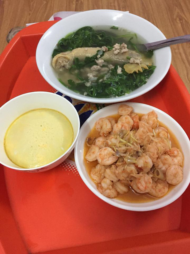 Hết năm đến nơi, bao chị em vẫn đang ế, nhìn chồng người ta massage cho con mà phấn đấu cưới nhanh này!