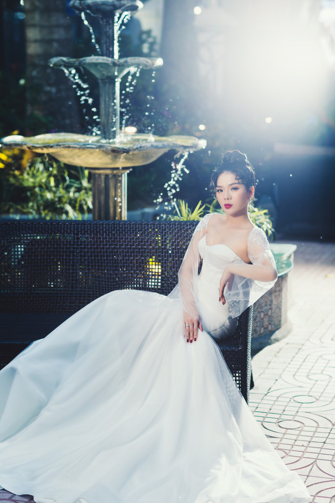 Ca sĩ Lệ Quyên xinh đẹp và sexy trong trang phục váy cưới