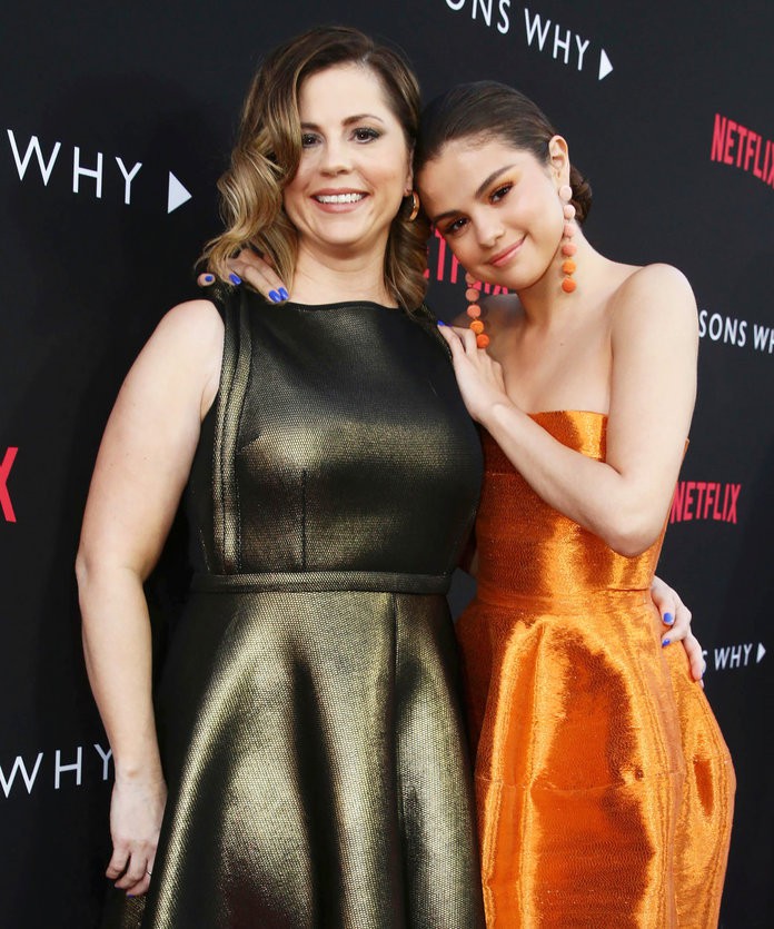 Mẹ Selena Gomez đã tức đến mức nhập viện khi nghe tin con gái tái hợp với Justin Bieber