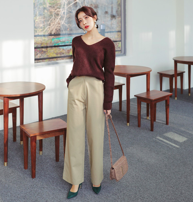 Mùa đông này, đi đến đâu cũng thấy các nàng ủ ấm mình trong những thiết kế quần ống rộng đủ mọi chất liệu Mùa đông này, đi đến đâu cũng thấy các nàng ủ ấm mình trong những thiết kế quần ống rộng đủ mọi chất liệu