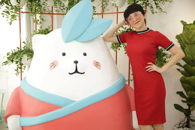 Sao Việt đua nhau diện sắc cam, sắc đỏ từ trong nhà ra ngoài phố chào đón mùa lễ hội