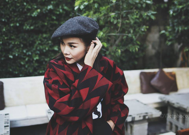 Sao Việt đua nhau diện sắc cam, sắc đỏ từ trong nhà ra ngoài phố chào đón mùa lễ hội